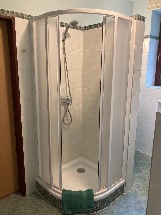 Apartmán V hájích Malá Skála Esterno foto